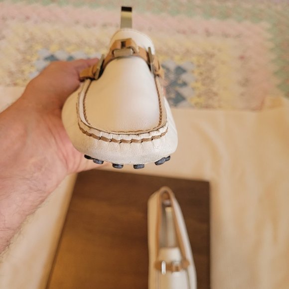 Tod's Ladies White & Tan Leather Gommino Driving Loafers. EEEUC. Size 6-1/2 - Picture 4 of 15